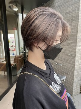 アート(a-to) 【a-to新里】ミルクティーベージュ×ショート/外国人風カラー