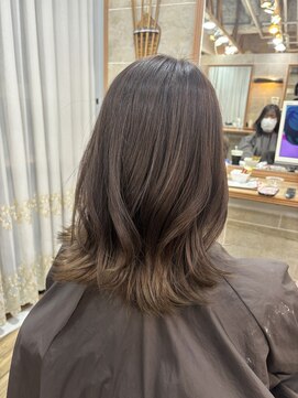 ティンク 横浜(Tink) 透明感グレージュミディ