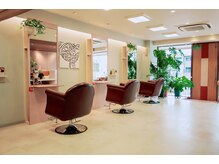 ヘア モーヴ チャンプス 平和台(HAIR MOVE champ's)の雰囲気（店内は広々としたアットホームな空間♪）