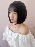 20代可愛い小顔ボブ前下がりショート