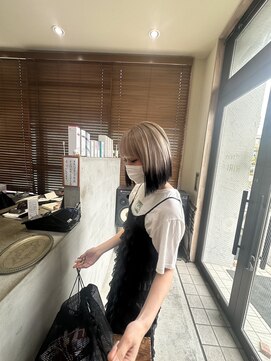 リリ(Riri) 毛先ミルクティーカラー