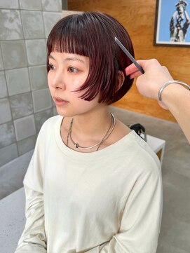 トゥコ(tuco) ワインレッド　ミニボブ　前上がりボブ　ブリーチ無しカラー