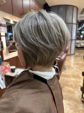 ジュール ドゥJour doux ショートボブハイトーン　ショートスタイルハイトーンハイライト