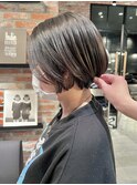20代30代大人可愛い艶感グレージュ切りっぱなしショート