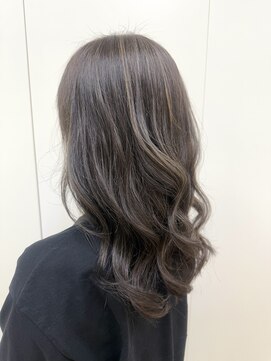 アクイール(ACCUEILLIR) 白髪ぼかし×グレージュ×レイヤーカット