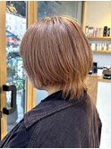ピンクベージュ