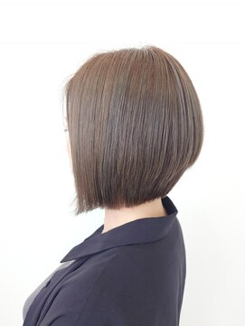 ケンジサナンド(KENJE Sanando) 前下りレイヤーボブ