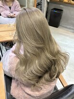 リュッカ(Lyuck) 【SAKI】ホワイトミルクティーベージュ