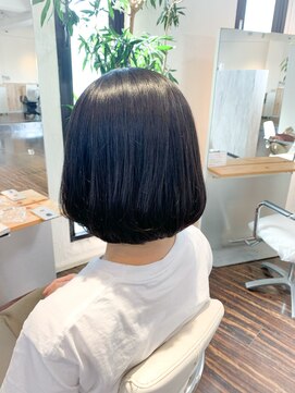 アトリエアルシュ(atelier ARCHE) 丸いシルエットのえり足ギリボブ,酸性トリートメントで髪質改善