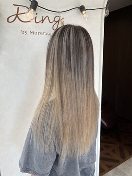 リングバイモアムー(Ring by Moremuu) ホワイトベージュバレイヤージュ