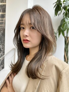 ビュー トウキョウ(VIEW TOKYO) くびれレイヤースタイル/オリーブベージュ/顔周りカット/巻き髪