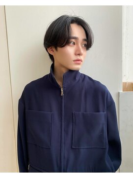 ユーフォリア 渋谷グランデ(Euphoria SHIBUYA GRANDE) センターパート　ミディアムメンズヘア　毛流れパーマ