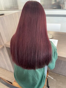 深紅レッドの艶ロングストレート