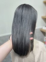 ロッカヘアエジェ(ROCCA hair eje.)&nbsp;デザインカラー透明感ブルーグレー／艶モードボブ