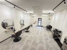 ストック(stock)の雰囲気（広々とした店内でお子様も同伴可能です。）