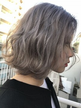 ジーナ(XENA) ホワイトグレージュ