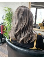 バーチョ(bacio)&nbsp;アッシュブロンドバレイヤージュ【Insta→bacio_ozawa】