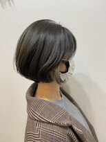 ラックバイアコースティック(lac by ACOUSTIC) イヤリングカラー×ショートボブ