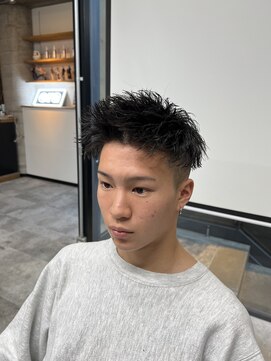 イーラ(era) 短髪ジェットモヒカンツイストパーマ刈り上げ