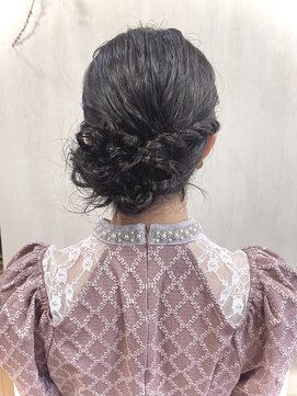 ヘアーサロン オリガミ(Origami) サイドシニオンヘアアレンジ