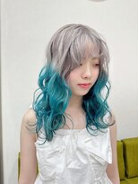 ヘアーワークス ボナ(HAIR WORKS bona.)&nbsp;大胆ダブルカラー ターコイズブルー×シルバー系 ブリーチ