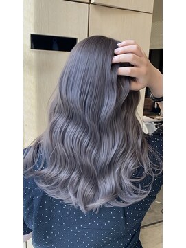 アマトウキョウスマートサロン(AMA TOKYO×Smart Salon) グレージュ　海外風　レイヤーカット　艶カラー