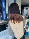 ピンクグレージュカラーのミディアムスタイル