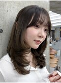 オリーブベージュレイヤーミディアムシースルーバングヘア