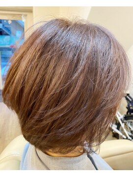 エール(ale) 前下がりボブ