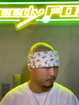 グリーディーフォックス 代々木(Greedy FOX) コンマヘア/センタ-パ-ト/ツイストスパイラル/スキンフェード