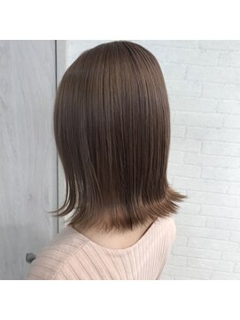 マルフェ 天王寺(marfe) ピンクベージュ外はね切りっぱなしボブ