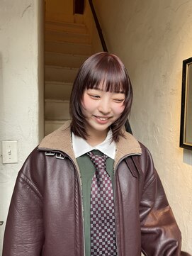 ルイス(LEWES) レイヤーカットとチェリーレッドカラー