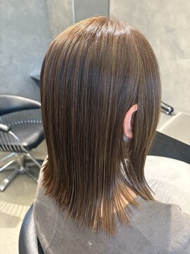 ユウシヘアー(Yushi Hair) ハイライト切りっぱなしボブ