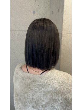 ブリーチオンカラー、グレー