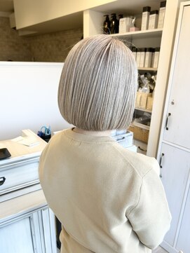 ヴィアスヘアー(vias hair) 白髪を活かしたホワイト系カラー