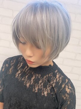 ベル 難波(Belle) 福嶋 裕人 ※ホワイトグレイジュカラー_小顔ショートカット