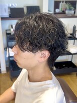 デプト(DEPT.)&nbsp;佐賀波巻きスパイラルメンズパーマセンターパートマッシュカット