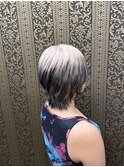 【20代】ショートウルフ×ホワイトルーツカラー