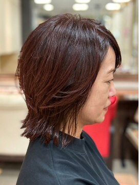 ヘアークリアー 春日部 ミセス おしゃれな大人のアシメントリーショート レッドカラー