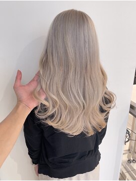 ミニョン(mignon) /ホワイトブロンド/外ハネボブ/ワイドバング/越谷/南越谷