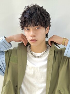 ミィ 浦和(mee) フェザーショート 刈り上げセンターパート ニュアンスデザイン