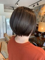 ディードア ニア(Ddoor Nia) 丸みショートボブ