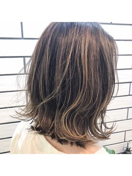 スケッチ(sketcH) 【sketcH.お客様ヘア】ハイライトグレージュカラーの外はねボブ