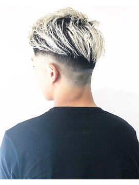 フジヤマバーバーショップ アジト(FUJIYAMA BARBER SHOP ajito) かき上げ1分スタイリング【藤本ユースケ】b827