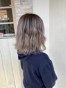 ケーアールツーエス なかもず店(KR2S) ホワイトベージュ