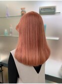 淡色カラー◎サーモンピンク　センターパートロングヘア