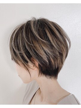 アイズ(I's) バレショート×デザインカラー×丸みショート