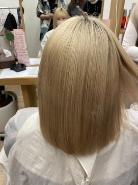 アーティック ヘア ディーヴァディーヴォ テスタ(ARTIC HAIR DIVA DIVO TESTA) もうクセ毛に悩まない!縮毛矯正で手にいれるサラサラ美髪