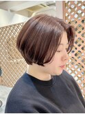 前下がりハンサムショートボブセンターパート前髪なし