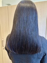 ラテ アトリエ(latte atelier)&nbsp;大人可愛い/ネイビーカラー/艶々ストレート